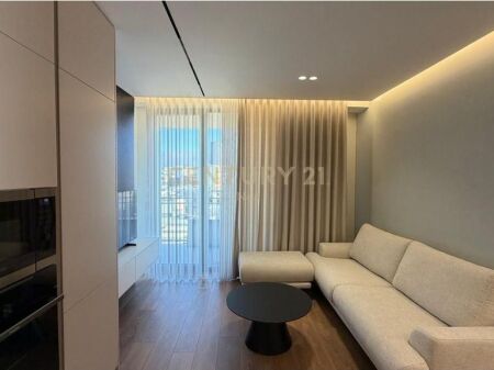 Jepet me qira apartament 2+1 në Golden Tower, në Rrugën Mine Peza.