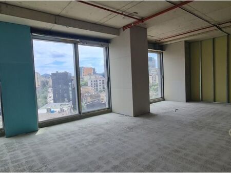 JEPET ME QERA ZYRE TE DOWNTOWN ONE