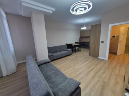 1+1,i mobiluar te gjimnazi partizani,580 mije leke