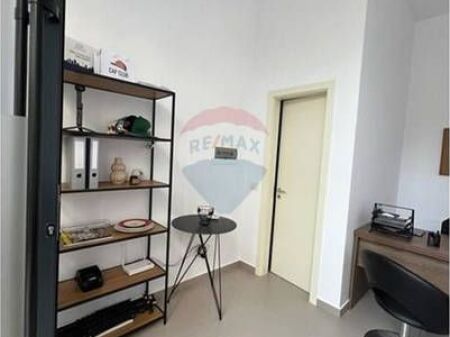 Dyqan për Shitje – Rruga e Barrikadave, Tiranë