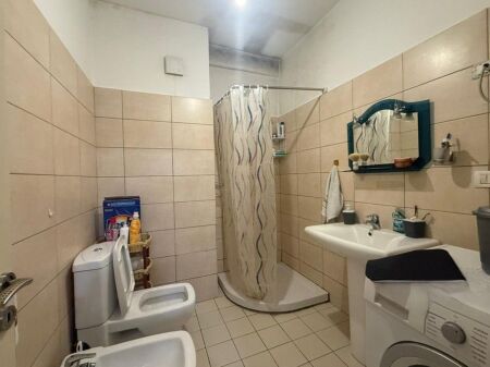 Shitet apartament 2+1 në Yzberisht!