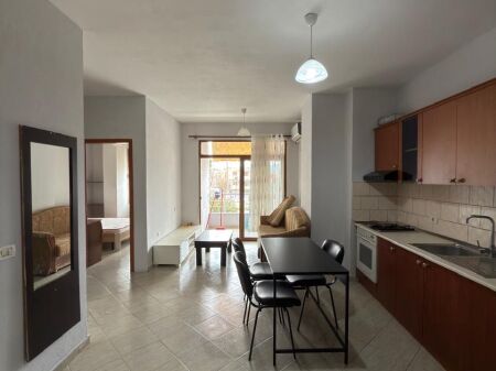 Apartament 1+1 per shitje ne Kombinat