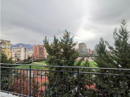 Shitet Apartament 2+1+2 , Komuna e Parisit