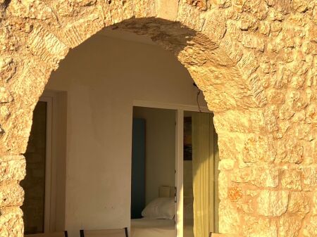 SHITET: 1+1+1 Verand + 1Post Parkimi📍Dhermi (Res. Sofo Duni) - 205,000€ - Sp.71m² - Orientim Jug🌞|| Pamje Spektakolare nga Deti 🌊 Vetem 300m Larg🏃🏻‍♂️