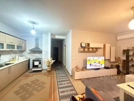 Shitet apartament 2+1 në Yzberisht!