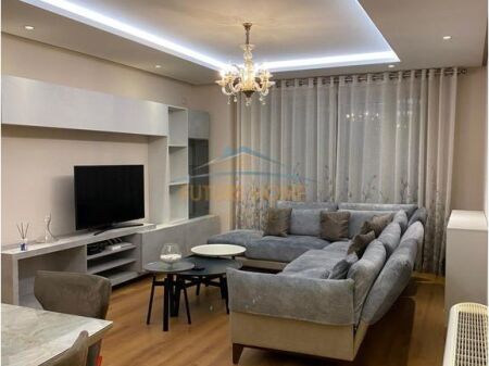 Qera, Apartament 3+1+2+Post parkimi, Kinostudio, Tiranë.