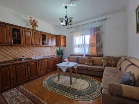 Vile Me Qera 2+1 Tek Ish-Parku i Autobuzave ( ID BV22593) Tirane