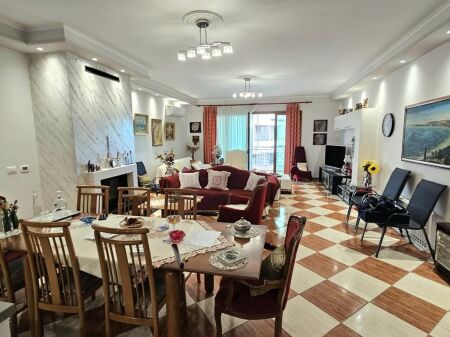 Tek Poliklinika Ne Vlore, Shitet Apartament 3+1+2 Me Hapesire Te Bollshme!