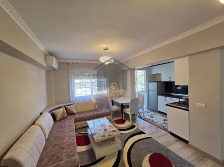 Jepet me qera, Apartament 1+1 pranë Shkollës Eftali Koçi