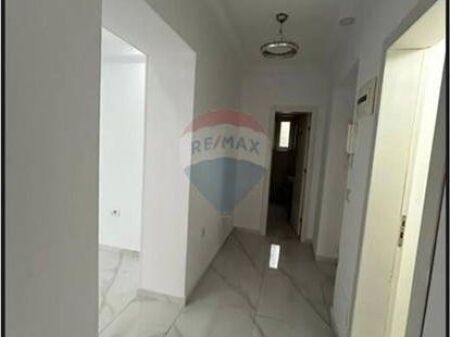 Ambient me qira – Rruga e Dibrës, te Farmacia 10