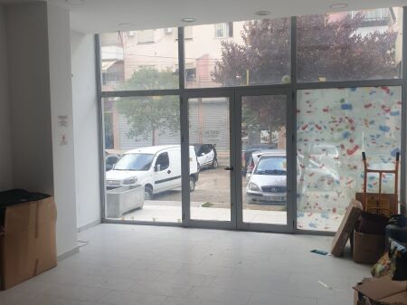 Ambient biznesi per shitje prane Hotel Marinaj.