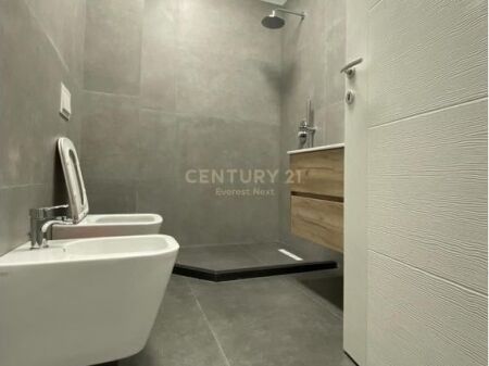 Shitet Apartament 1+1 ne zonen Oxhakut