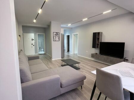 🏡 Shitet Apartament 2+1 – 21 Dhjetori, pranë Hotel Mondial