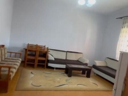 Apartment 1+1 for rent, near the United School (near the Faculty of Medicine) 400 thousand lek