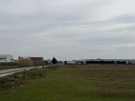 SHITET TOKE NE ZONE INDUSTRIALE AUTOSTRADE, DURRES