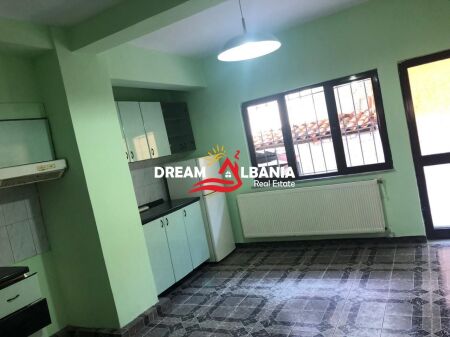 Apartament me qira 2+1+2 në Rrugën e Kavajës, Tiranë (ID 4229490)