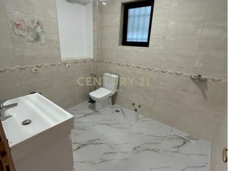 JEPET ME QERA KATI I DYTE I NJE VILE, ZYRË – PAZARI I RI