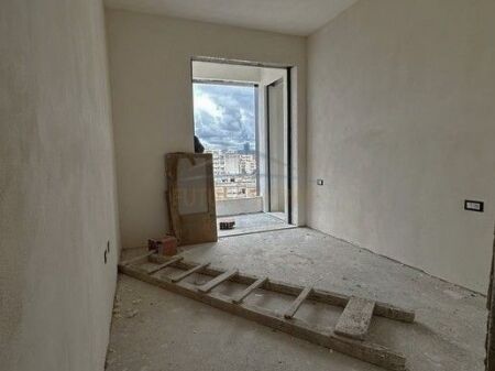 Shitet, Apartament 2+1, Ali Demi