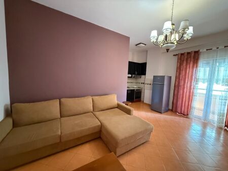 Apartament 1+1 me qira, prane Ambasador 3!
