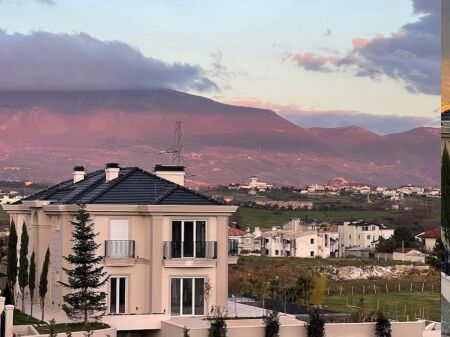 🏡 Shitet Vilë Unike Me 2 Pishina – Mjull-Bathore