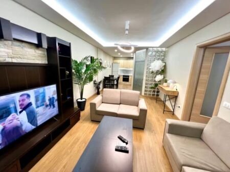 JEPET ME QERA APARTAMENT 1+1 TEK BRYLI (PERBALLE PASTICERI TITO)