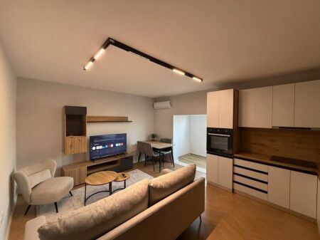 Shitet Apartament 1+1 te Selvia .