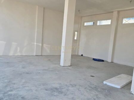 JEPET ME QERA AMBIENT KOMERCIAL 2 KATE NE KAMEZ QENDER