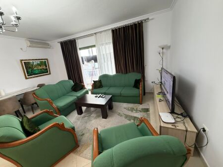 Jepet me qera 1+1 bllok te artixhano mobiluar ashensor 899 eu