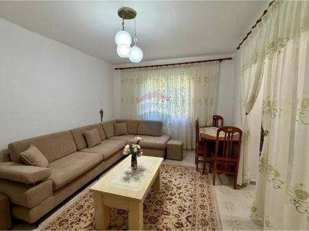 APARTAMENT 2+1 ME QIRA ,PRANE KOMBINATIT