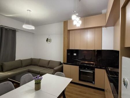 🏢Ne zonen e Ali Demit,Rezidenca Kaimi jepet me qera apartament 2+1+post parkimi,i mobiluar.50,000Leke