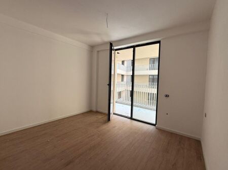 🏢 Zyrë me Qira 2+1+2 – Golden Tower, Mine Peza Qender