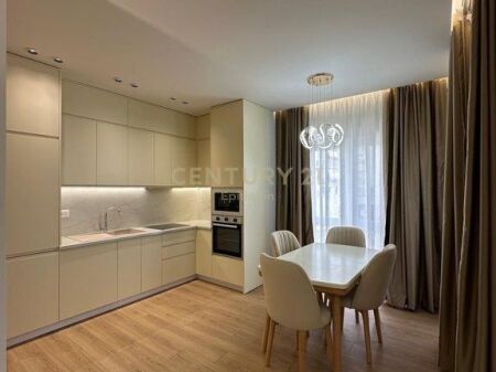 Apartament luksoz 2+1+2 për shitje në zonën e Zogut të Zi, Tiranë.