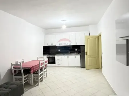 Apartament 2+1 per qira tek Vila L, Astir