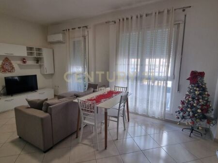 Apartament 1+1 me qira TE 21 DHJETORI 520£