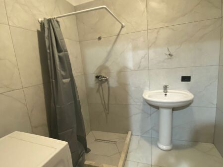 Apartament me qera tek stacioni i trenit