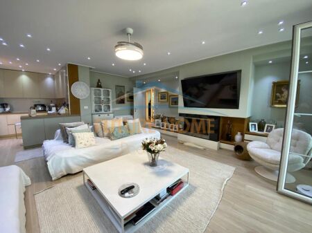 Shitet apartament 3+1+3 Liqeni i Thate