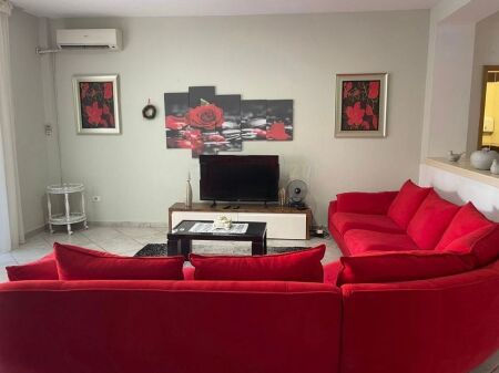 Jepet 2+1 dhe 2Parkime Kati 1 I Nje Vile shkolla e kuqe