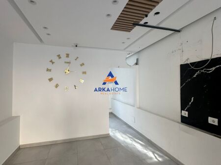 JEPET AMBIENT BIZNESI ME QERA BUZE RRUGE 60M2 "ISH PARKU" 130.000 LEKE