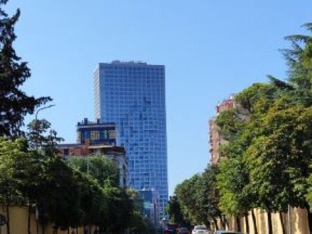 SHITET OKAZION GARSONIERE ,RRUGA E ELBASANIT AFER STADIUMIT AIR ALBANIA