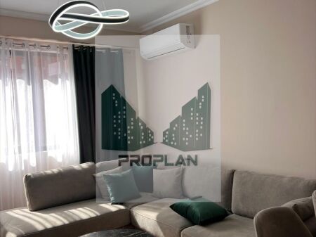 JEPET ME QIRA | Apartament 1+1 + Post Parkimi – Rezidenca Urban Gate, Astir