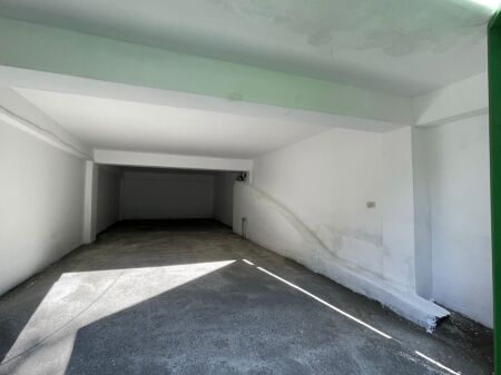 Jepet me qira garazh – Qendër, Durrës