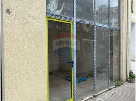 Dyqan - Për Shitje - Pallatet Arabe, Tiranë