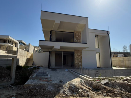 🏡 Modern Villa for Sale – Farkë, Golden Oak