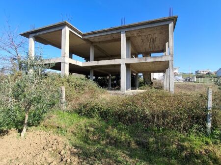 Shitet Tok Ne Shkallnur Durres