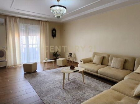 Shitet apartament 2+1 te Rruga e Re e Portit, Durres !