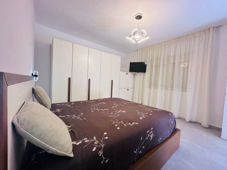 Jepet Me Qera Apartament 2+1+1 Verande
