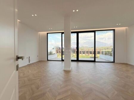 Villa di lusso con piscina a Mjull Bathore in vendita, vicino al Centro Commerciale TEG 980.000 €