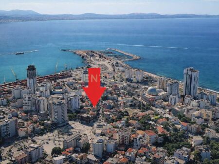 SHITET VILE ME 3 APARTAMENTE TE VECUARA  OBORR BASHKE ME 3 DYQANE I PERBASHKET NE BULEVARDIN EPIDAMN NE QENDER TE DURRESIT!