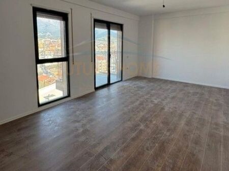 In vendita, Appartamento 2+1+Posto Auto, Complesso ASL 2