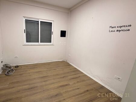 Jepet me qira ambient komercial në zonën e Sheshit Willson,